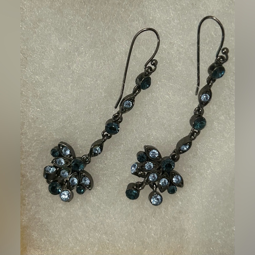 Beautiful 1928 earrings in blue and clear crystal